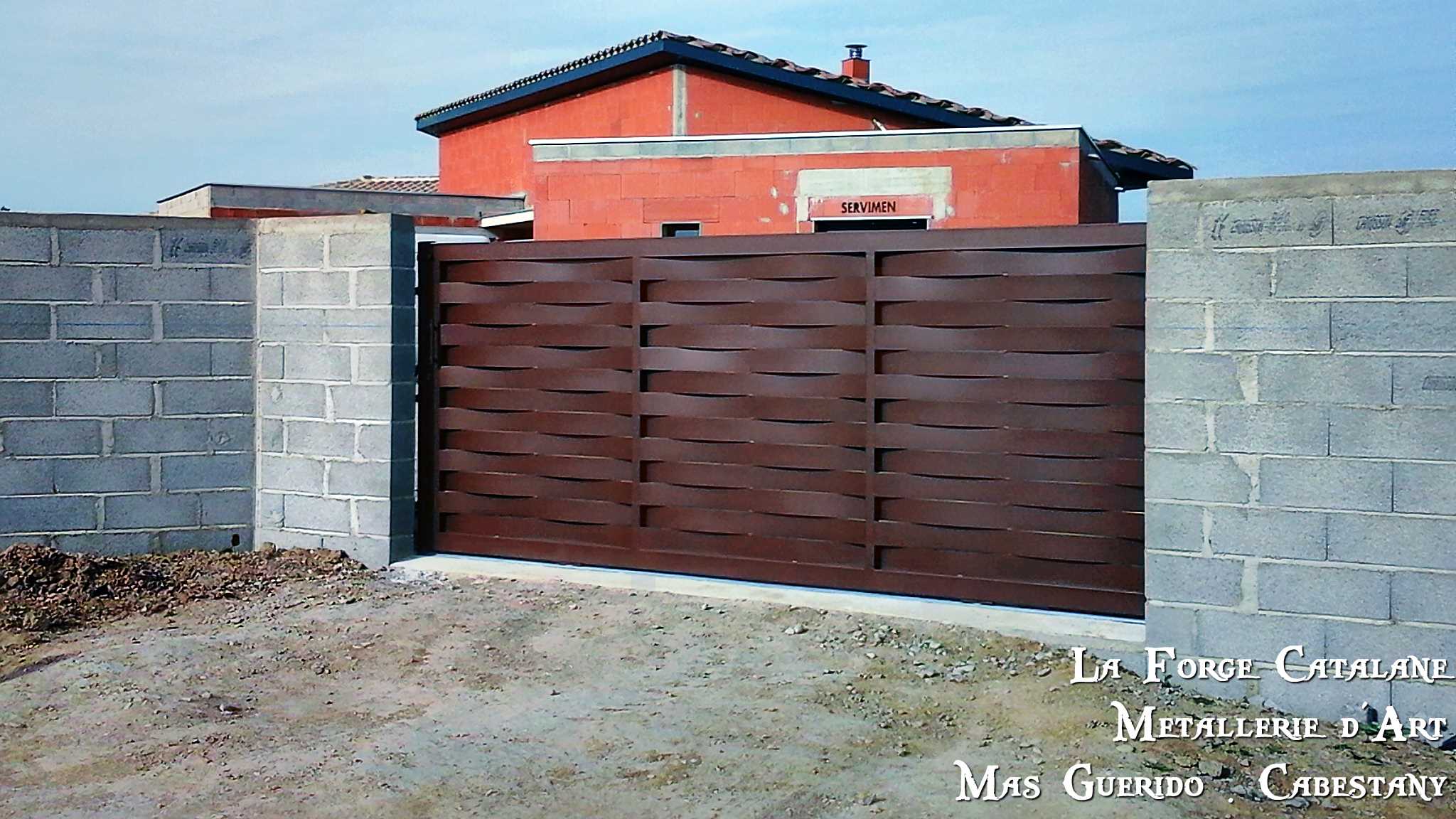 Portail coulissant vannerie thermolaque fer La Forge Catalane Cabestany.jpg